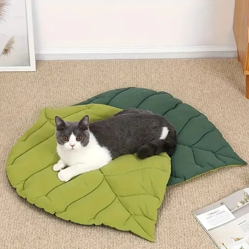 Leaf -shaped Blanket - FurryFinds