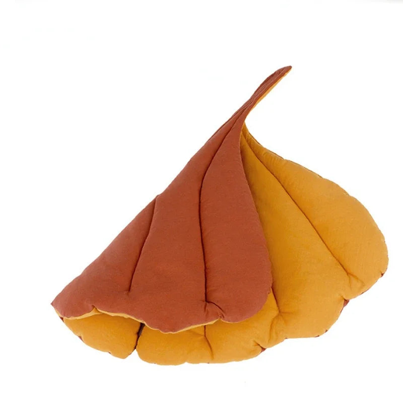 Leaf -shaped Blanket - FurryFinds